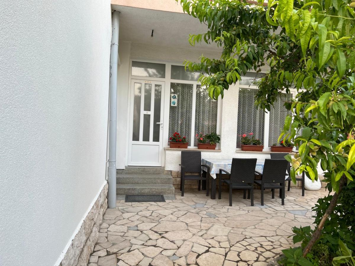 Apartaments Oma & Opa Banjol Exterior foto