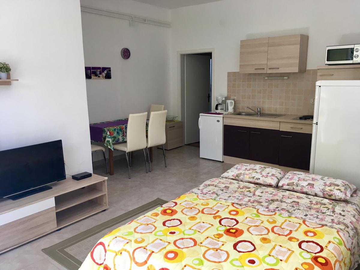 Apartaments Oma & Opa Banjol Exterior foto